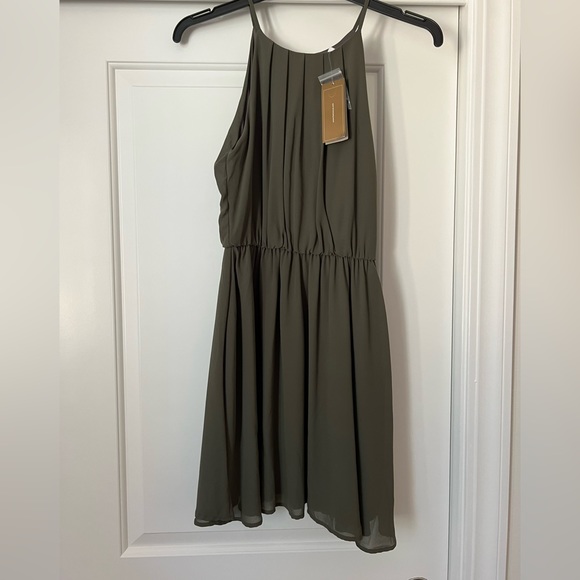 NWT Lush Olive Green High Neck Pleated Dress Size Medium (Francesca’s) - Picture 2 of 9